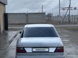 Mercedes-Benz E 220 1993 года за 1 550 000 тг. в Туркестан – фото 3