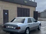 Mercedes-Benz E 220 1993 года за 1 550 000 тг. в Туркестан – фото 4