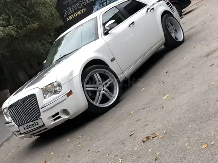 Chrysler 300C 2005 года за 9 500 000 тг. в Шымкент