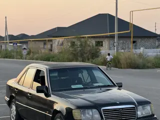 Mercedes-Benz E 230