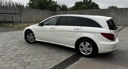 Mercedes-Benz R 500 2006 года за 6 000 000 тг. в Шу – фото 2
