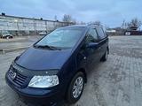 Volkswagen Sharan 2001 годаүшін3 500 000 тг. в Уральск