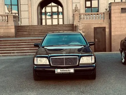 Mercedes-Benz S 320 1996 года за 5 500 000 тг. в Атырау – фото 2