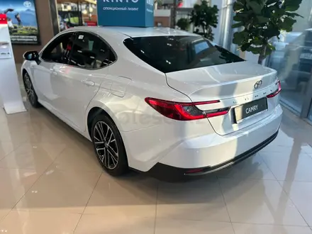Toyota Camry Luxe 2025 года за 23 690 000 тг. в Алматы – фото 6