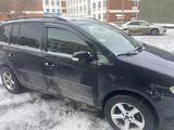 Volkswagen Touran 2010 года за 4 750 000 тг. в Астана