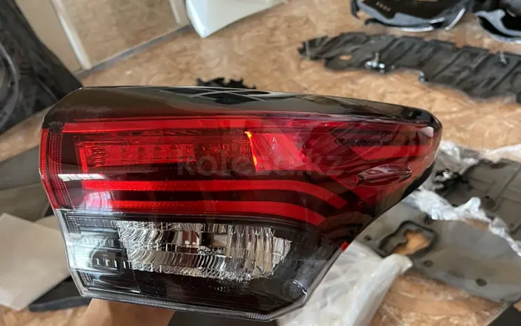 Задниe фонари комплект Toyota Grand Highlander за 10 000 тг. в Шымкент