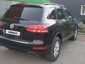 Volkswagen Touareg 2011 года за 9 500 000 тг. в Алматы – фото 4