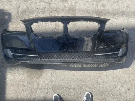 Бампер передний задний пороги оригинал бмв bmw бмв f10 за весь обвес 100000 за 100 000 тг. в Алматы