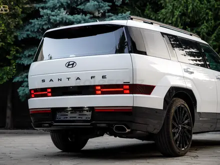 Hyundai Santa Fe Calligraphy 2023 года за 23 900 000 тг. в Алматы – фото 24