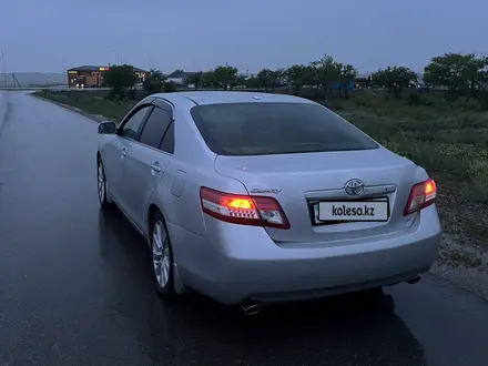 Toyota Camry 2010 года за 6 500 000 тг. в Актобе – фото 2