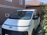 Hyundai Staria 2023 года за 23 000 000 тг. в Атырау – фото 2