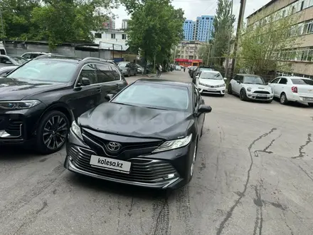 Toyota Camry 2019 года за 14 200 000 тг. в Алматы