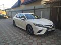 Toyota Camry 2020 года за 11 000 000 тг. в Алматы