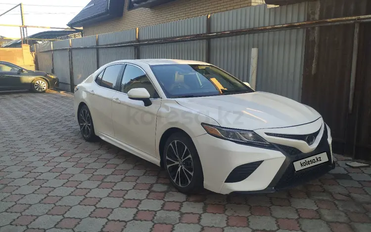 Toyota Camry 2020 года за 11 000 000 тг. в Алматы