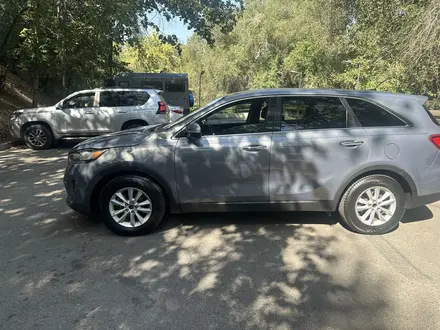Kia Sorento 2019 года за 10 500 000 тг. в Алматы – фото 2