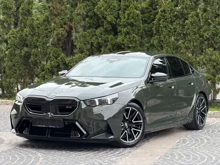BMW M5 2024 года за 94 800 000 тг. в Алматы – фото 2