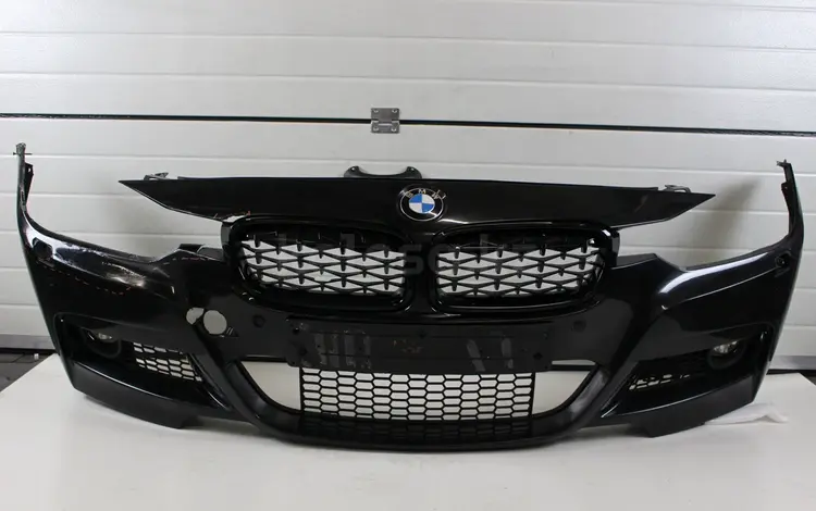 Передний бампер bmw f30 за 75 000 тг. в Алматы