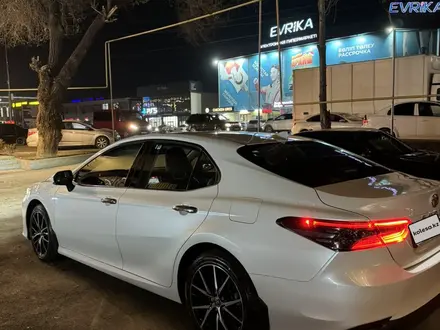 Toyota Camry 2019 года за 16 300 000 тг. в Алматы – фото 23