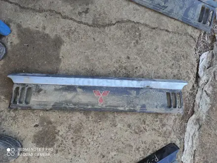 Решетка радиатора оригинал идеал делика квадрат за 15 000 тг. в Алматы