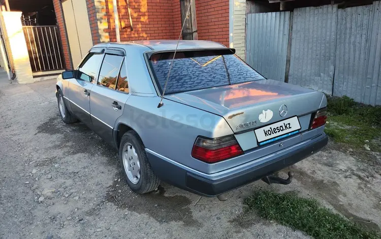 Mercedes-Benz E 220 1991 года за 1 200 000 тг. в Талдыкорган