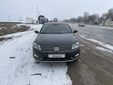 Volkswagen Passat 2014 года за 6 500 000 тг. в Алматы – фото 2