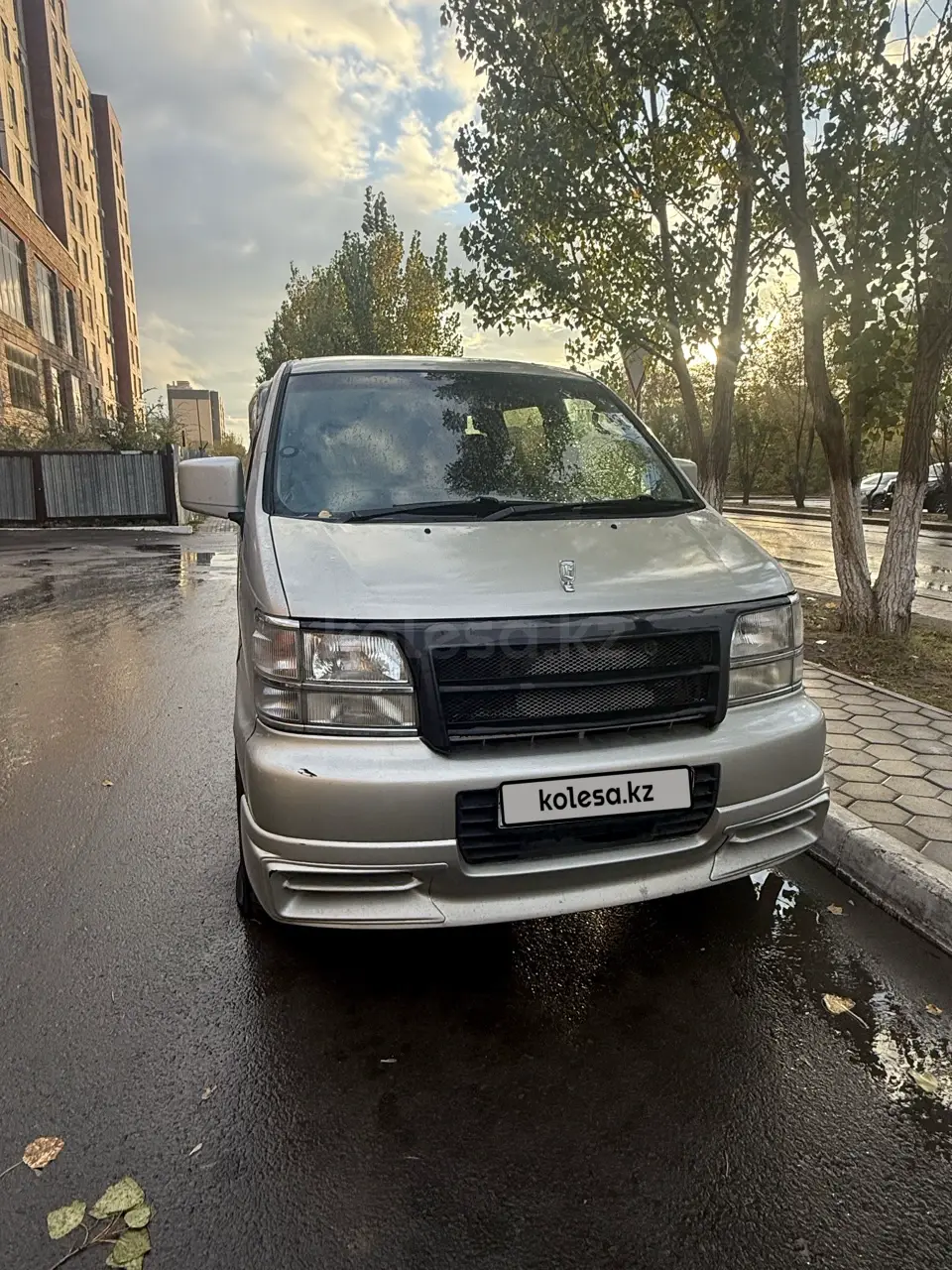 Nissan Elgrand, 2000