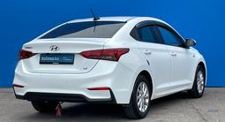 Hyundai Accent 2019 годаfor7 390 000 тг. в Алматы – фото 3