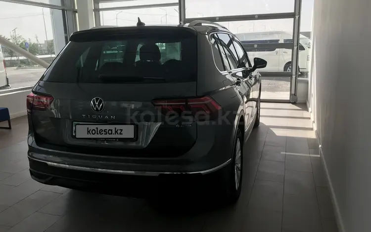 Volkswagen Tiguan 2021 года за 17 500 000 тг. в Атырау