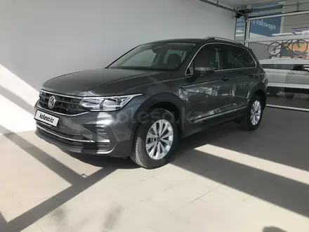 Volkswagen Tiguan 2021 года за 17 500 000 тг. в Атырау – фото 2