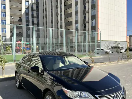 Lexus ES 300h 2014 года за 8 000 000 тг. в Актау