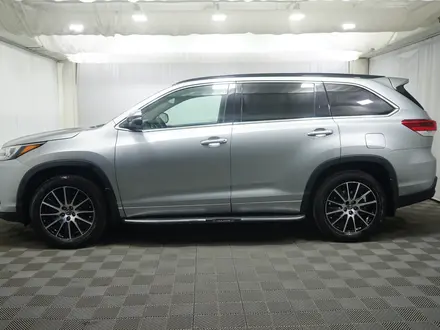 Toyota Highlander 2018 года за 19 300 000 тг. в Алматы – фото 3