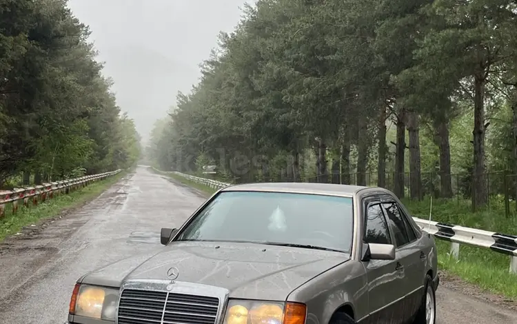 Mercedes-Benz E 220 1992 года за 2 350 000 тг. в Алматы