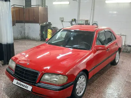 Mercedes-Benz C 200 1994 года за 1 300 000 тг. в Астана