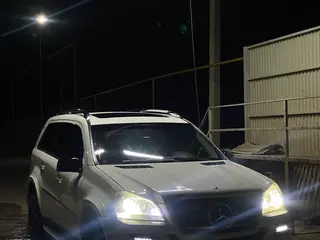 Mercedes-Benz GL 550