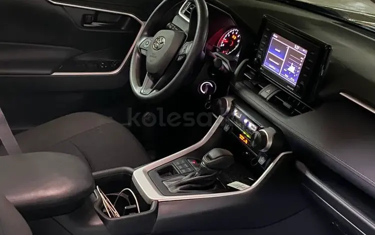 Toyota RAV4 2022 года за 11 500 000 тг. в Алматы