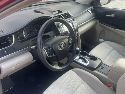 Toyota Camry 2014 года за 4 100 000 тг. в Атырау – фото 3