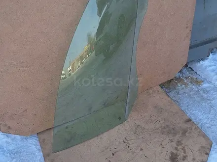 Стекло переднее правое Пассат Б7 за 12 000 тг. в Костанай