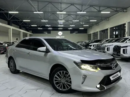 Toyota Camry 2017 года за 12 500 000 тг. в Шымкент