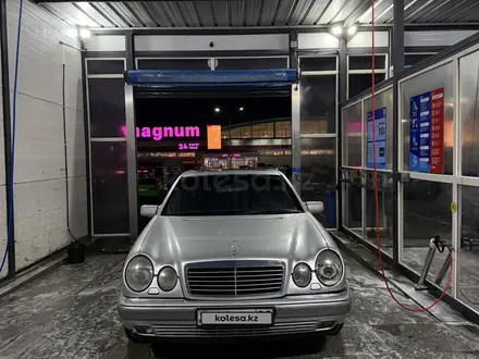 Mercedes-Benz E 320 1997 года за 3 100 000 тг. в Алматы