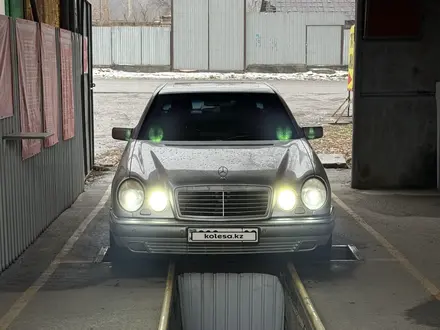 Mercedes-Benz E 320 1997 года за 3 100 000 тг. в Алматы – фото 6