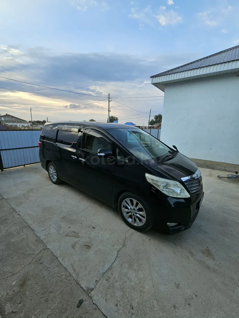 Toyota Alphard, 2010