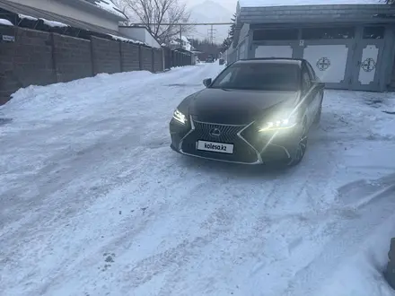 Lexus ES 250 2018 года за 19 500 000 тг. в Алматы