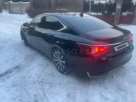 Lexus ES 250 2018 года за 19 500 000 тг. в Алматы – фото 5