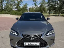 Lexus ES, 2022