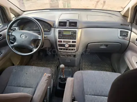 Toyota Avensis Verso 2003 года за 4 000 000 тг. в Шымкент – фото 3