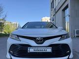 Toyota Camry 2019 года за 10 800 000 тг. в Астана – фото 2