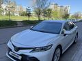 Toyota Camry 2019 года за 10 800 000 тг. в Астана