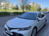 Toyota Camry 2019 года за 10 800 000 тг. в Астана