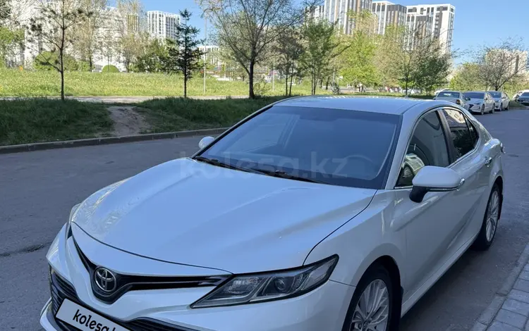 Toyota Camry 2019 года за 10 800 000 тг. в Астана
