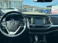 Toyota Highlander 2018 года за 8 500 000 тг. в Алматы – фото 17